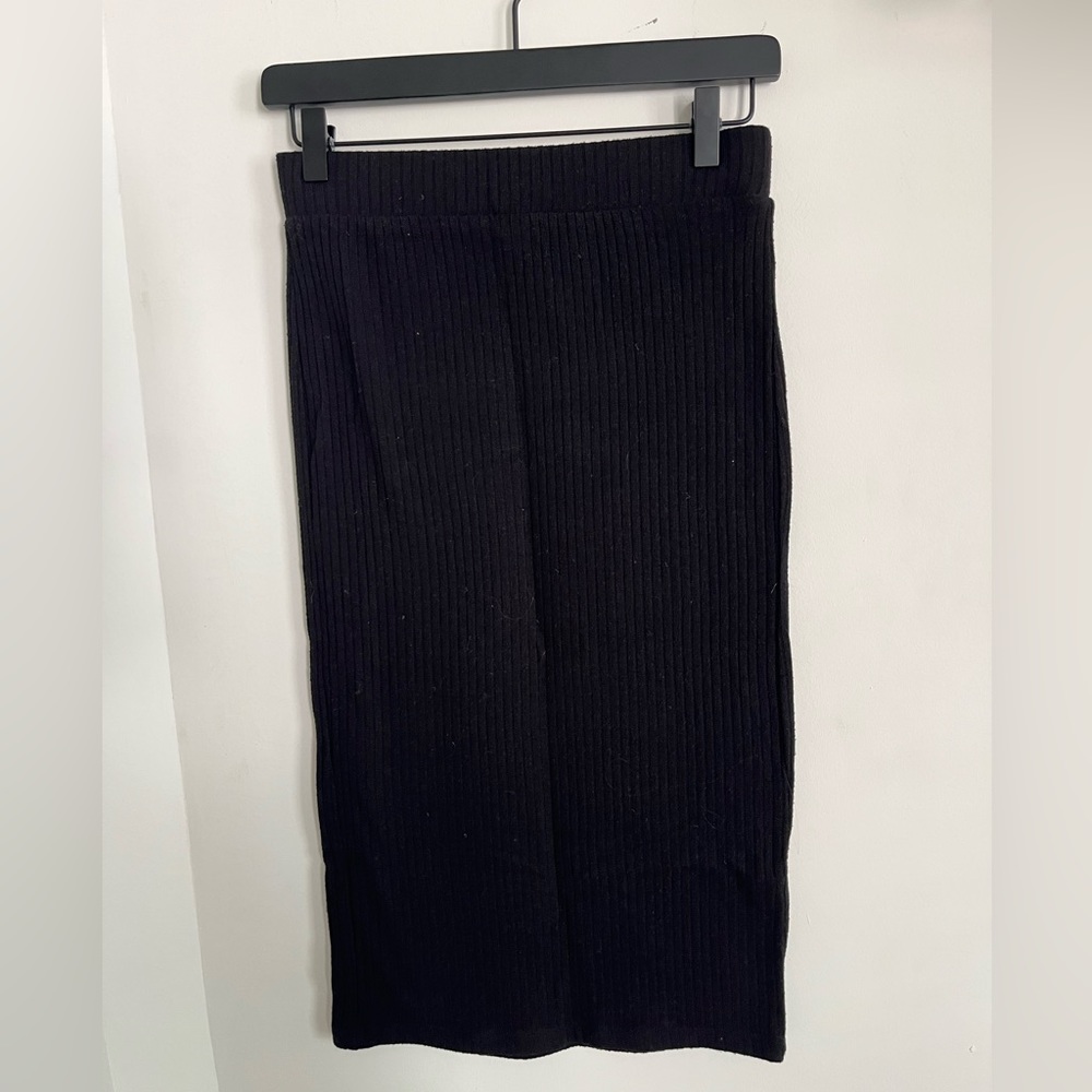 Forever21 Black Bodycon Pencil Knee Length Skirt.